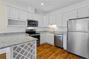 73 W Main St, Clinton, CT 06413 - Photo 4