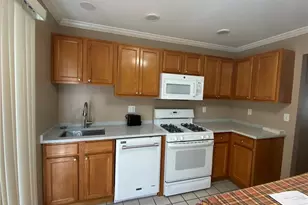 11 Mannions Ln, Danbury, CT 06810 - Photo 2