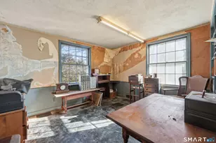 38 Roberts Ln, West Hartford, CT 06107 - Photo 10