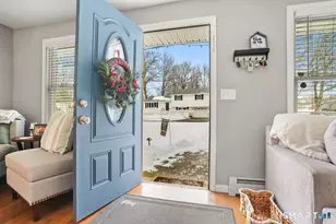 17 Forest View Dr, Wolcott, CT 06716 - Photo 2