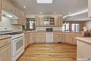 95 Ash Dr, Hamden, CT 06518 - Photo 2