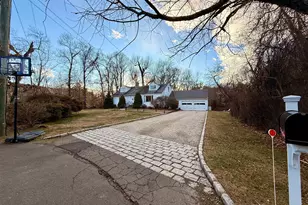 12 Belaire Dr, Westport, CT 06880 - Photo 2