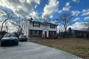 92 Glenstone Rd, Waterbury, CT 06705 - Photo 2