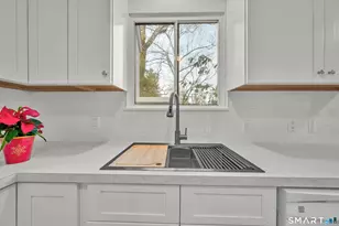 98 Heritage Vlg, Southbury, CT 06488 - Photo 4