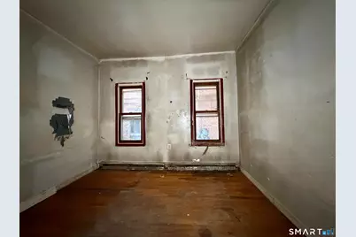 1050 Hancock Avenue, Bridgeport, CT 06605 - Photo 14