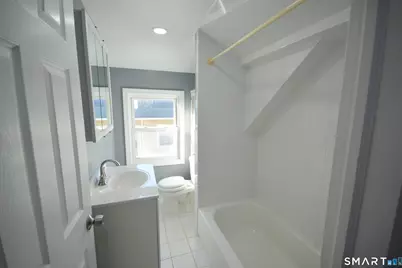 70 Westfield Avenue #3rd Fl, Bridgeport, CT 06606 - Photo 10
