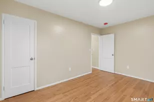 26 Crescent Dr, Danbury, CT 06810 - Photo 8