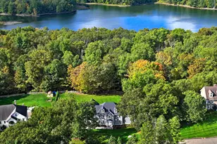 78 Old Tree Farm Ln, Trumbull, CT 06611 - Photo 2