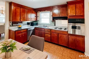 200 Lobdell Dr, Stratford, CT 06614 - Photo 8