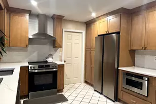 6 Redcoat Ln, Trumbull, CT 06611 - Photo 10