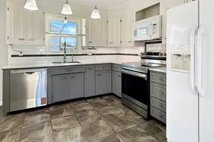 61 Smith St, East Lyme, CT 06357 - Photo 18