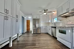 826 Oldfield Road, Fairfield, CT 06824 - Photo 2