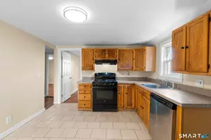 7 Ipswich St, West Haven, CT 06516 - Photo 16