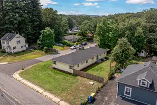 8 Bonnie Ln, Waterbury, CT 06705 - Photo 32