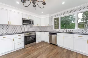 8 Bonnie Ln, Waterbury, CT 06705 - Photo 12