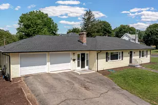 8 Bonnie Ln, Waterbury, CT 06705 - Photo 2