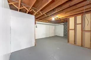 8 Bonnie Ln, Waterbury, CT 06705 - Photo 30