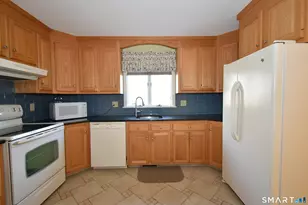 168 Lisa Ln, Middletown, CT 06457 - Photo 6