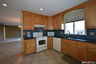 168 Lisa Ln, Middletown, CT 06457 - Photo 8