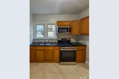 216 Cornwall Street, Hartford, CT 06112 - Photo 12