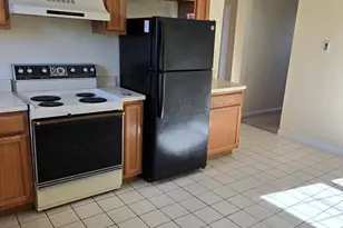 27 College St, Clinton, CT 06413 - Photo 2