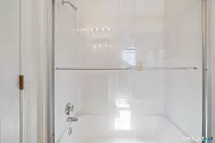 68 Woodcrest Dr, Waterbury, CT 06708 - Photo 16