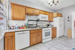 267 Willow St, Bridgeport, CT 06610 - Photo 14