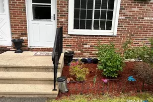 163 Cynthia Ln, Middletown, CT 06457 - Photo 2