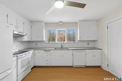 30 Ravenwood Road, West Hartford, CT 06107 - Photo 12