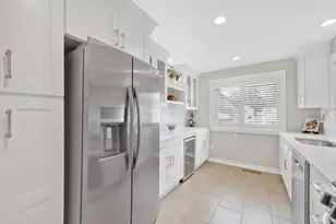 617 Cherokee Ln, Stratford, CT 06614 - Photo 12