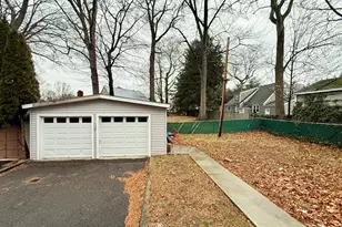 26 Victory St, Bridgeport, CT 06606 - Photo 32