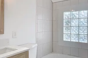 4 Marlon Pl, Cromwell, CT 06416 - Photo 2