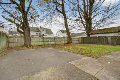 215 Overland Avenue, Bridgeport, CT 06606 - Photo 24