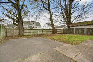 215 Overland Ave, Bridgeport, CT 06606 - Photo 24