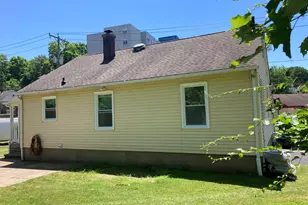 570 Chase Ave, Waterbury, CT 06704 - Photo 6