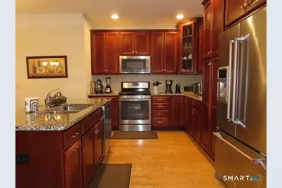 115 Center Meadow Lane #115, Danbury, CT 06810 - Photo 2