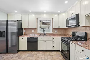 25 Fairchild Rd, Stratford, CT 06614 - Photo 12