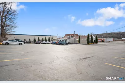 1622 Thomaston Avenue, Waterbury, CT 06704 - Photo 10