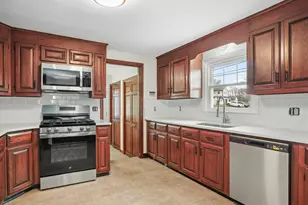 8 Raleigh Rd, Bridgeport, CT 06606 - Photo 8