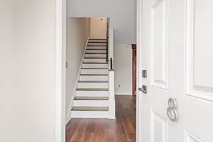 8 Raleigh Rd, Bridgeport, CT 06606 - Photo 6