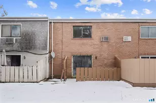 83 Sutton Pl, Bloomfield, CT 06002 - Photo 2