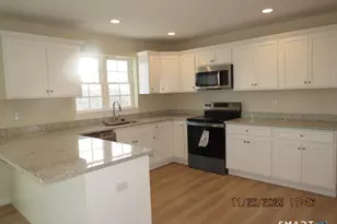 31 Warm Earth Rd, Naugatuck, CT 06770 - Photo 8