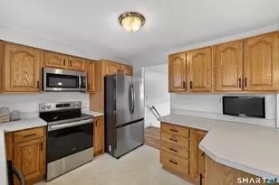 63 Spice Hill Dr, Meriden, CT 06451 - Photo 4