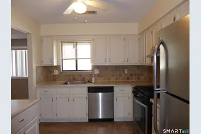 140 Thompson Street #APT 2B, East Haven, CT 06513 - Photo 4