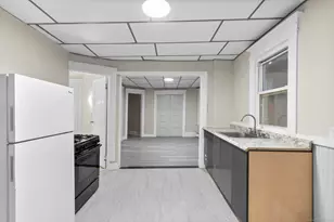 37 Plaza Ave, Waterbury, CT 06710 - Photo 6