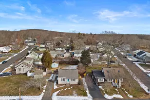 3 Sunnieside Dr, East Lyme, CT 06357 - Photo 1