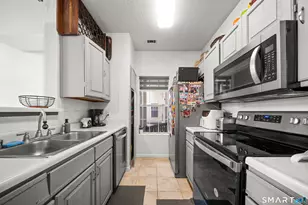 211 Carriage Crossing Ln, Middletown, CT 06457 - Photo 8