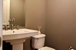 109 Forest St, Stamford, CT 06901 - Photo 16