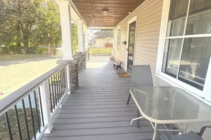 16 Holbrook Ct, Ansonia, CT 06401 - Photo 2