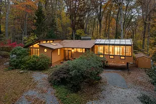 16 Longview Ave, Waterford, CT 06385 - Photo 2